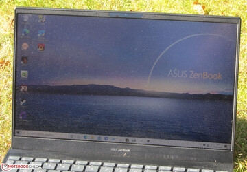 ZenBook 13 al aire libre (capturado en un día soleado)