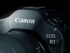 Un primer plano de la Canon EOS R1.