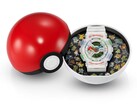 El modelo Casio G-Shock Pokémon 30.º Aniversario GA-110 se presenta en un estuche con forma de Poké Ball que incluye un inserto decorativo con 30 Pokémon.