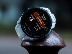 Garmin está desplegando gradualmente el software 26.08 a los relojes inteligentes Forerunner más antiguos en todo el mundo, incluido el Forerunner 165 de la imagen. (Fuente de la imagen: Garmin)