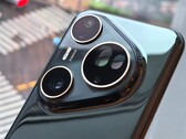 Primer análisis, muchas fotos y primeras pruebas de la cámara del Huawei Pura 80 Ultra, incluyendo comparaciones con el iPhone 16 Pro Max, el Vivo X200 Ultra y el Oppo Find X8 Ultra. (Fuente de la imagen: Weibo)