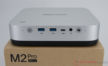 Minisforum M2 Pro: conectores del panel frontal