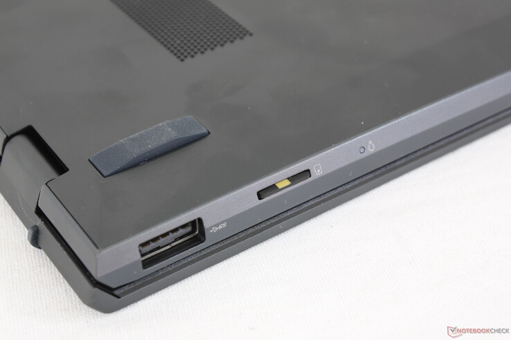 La tarjeta MicroSD debe ser insertada al revés a diferencia de la mayoría de los otros portátiles