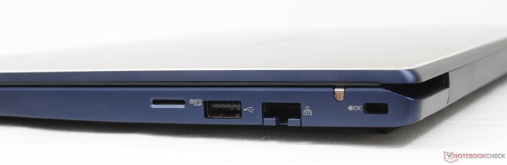 A la derecha: Lector de microSD, USB-A 3.2, RJ-45 Gigabit, bloqueo Kensington