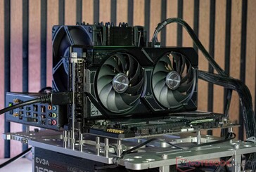 La ASUS Dual GeForce RTX 4060 Ti OC durante la prueba de emisión de ruido