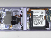 El Galaxy Z Flip 3 ha recibido su primer teardown. (Fuente de la imagen: PBK Reviews)