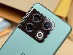 Salvo sus cámaras traseras, el OnePlus 10 Pro era idéntico al OPPO Find X5 Pro. (Fuente: NextPit)