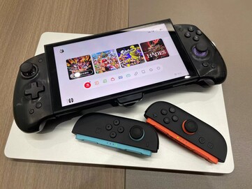 El Abxylute N9 Switch Grip Controller permite a los usuarios deshacerse de los Joy-Con 2. (Fuente de la imagen: Abxylute)
