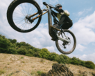 La BH iLynx+ NX (en la imagen) en acción. El motor Bosch Performance Line CX de la e-MTB soporta un par máximo de 100Nm y hasta un 400% de asistencia al pedaleo. (Fuente de la imagen: BH Bikes)
