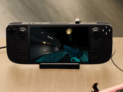 Un dispositivo Steam Deck ejecutando Fallen Aces (Fuente de la imagen: Valve; editado)