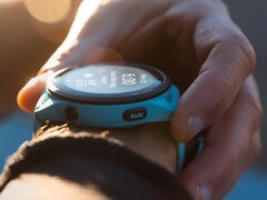 Un cartel de Garmin, que desató los rumores sobre un nuevo reloj, anunciaba en realidad una venta del Forerunner 265 (en la imagen). (Fuente de la imagen: Garmin)