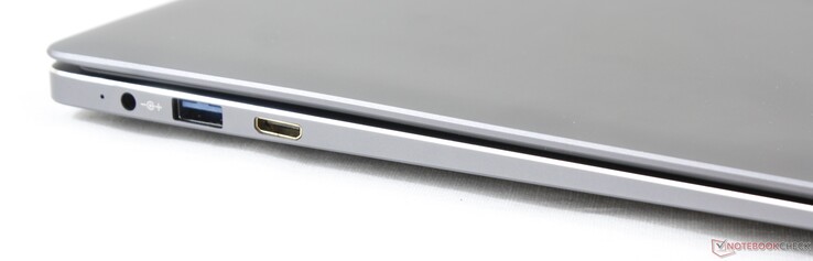 Izquierda: adaptador de CA, USB 3.0, mini-HDMI
