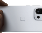 El OnePlus 13s, un smartphone insignia compacto. (Fuente de la imagen: OnePlus)