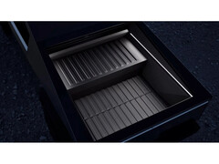 Una imagen promocional del pack de baterías extensoras de autonomía Cybertruck de Tesla, mostrado en la cama de un Cybertruck. (Fuente de la imagen: Tesla)