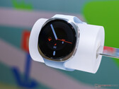 Samsung Galaxy Watch 9 de 41 mm con correa blanca (en la imagen)