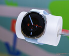 Samsung Galaxy Watch 9 de 41 mm con correa blanca (en la imagen)