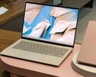El 2026 Asus Zenbook 14 en Zabriskie Beige viene con una pantalla OLED y un gran touchpad.