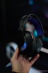 Logitech G522 auriculares inalámbricos para juegos negro en mano