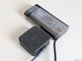 adaptador de CA USB-C de 65 W de MSI frente al adaptador de CA USB-C de 140 W de HP