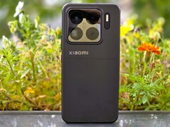 El Xiaomi 15S Pro es uno de los mejores smartphones de 2025. (Fuente de la imagen: Marcus Herbrich)