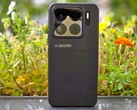 El Xiaomi 15S Pro es uno de los mejores smartphones de 2025. (Fuente de la imagen: Marcus Herbrich)
