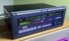 El Linamp es una oda IRL al software reproductor de música más popular de todos los tiempos (Fuente de la imagen: Rodmg vía Hackaday)