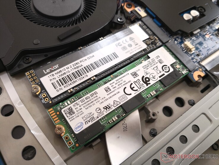SSD Lexar NM610 junto al SSD Intel 660p principal dentro de nuestro sistema anfitrión Walmart EVOO Gaming 17.