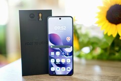 Las pantallas del Razr 70 Ultra pueden alcanzar un brillo muy elevado. Sin embargo, tendrá que conformarse con el PWM.