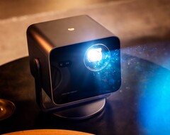 La Leica Cine Compact 1 es mucho más compacta y menos cara que la Cine Play 1.