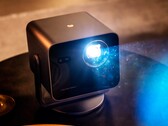 La Leica Cine Compact 1 es mucho más compacta y menos cara que la Cine Play 1.