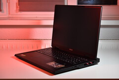 portátiles de 18 pulgadas: Esta categoría debería ser algo más que para juegos y dispositivos como el MSI Raider A18, en la imagen: MSI Raider A18 (fuente de la imagen: Benjamin Herzig/Notebookcheck)