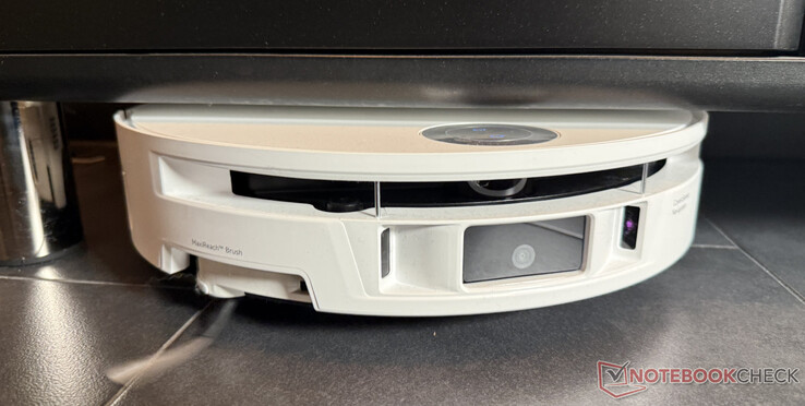 El rodillo Mova S70 cabe debajo de muchos muebles gracias a su altura de sólo 90 mm.