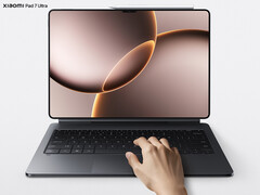 La Xiaomi Pad 7 Ultra contará con una batería de 12.000 mAh. En la imagen: la tableta con accesorios. (Fuente de la imagen: Xiaomi)