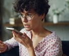 Mujer hablando por un smartphone