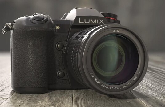 La Lumix G9 de Panasonic es una potente cámara sin espejo Micro Cuatro Tercios que a menudo se puede conseguir por menos de 1.000 dólares. (Fuente de la imagen: Panasonic)