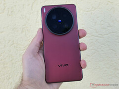 El Vivo X200 Ultra ha obtenido nuevas mejoras en la cámara por segundo mes consecutivo. (Fuente de la imagen: Notebookcheck)