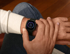 El Fitbit Sense y el Versa 3 ya son compatibles con Fitbit OS 5.3. (Fuente de la imagen: Fitbit)