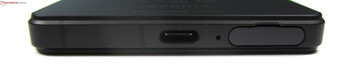 Parte inferior: USB-C 3.2 Gen.1, micrófono, ranura microSD/SIM