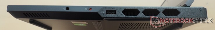 Derecha: toma de audio de 3,5 mm, botón e-Shutter de la cámara web, USB 3.2 Gen1 Tipo-A