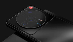 El Xiaomi 12 Ultra podría lanzarse solo con tres cámaras traseras, a pesar de su rumoreado diseño. (Fuente de la imagen: LetsGoDigital)