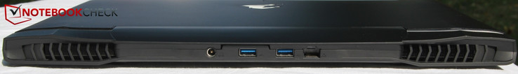 trasera: toma de corriente, 2x USB-A 3.0, LAN