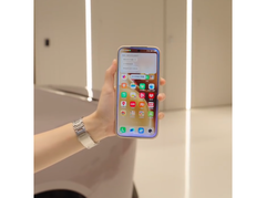 Un smartphone Vivo controla un coche. (Fuente de la imagen: Vivo)