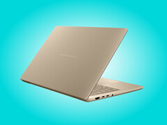 El Zenbook 14 (UX3480QA) pesa tan solo 1,1 kg.