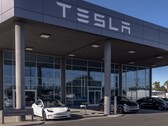 Un centro de servicio Tesla (Fuente de la imagen: Tesla)