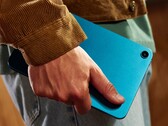 La Alexa Tablet 8 está disponible en rosa, turquesa y gris oscuro.
