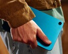 La Alexa Tablet 8 está disponible en rosa, turquesa y gris oscuro.