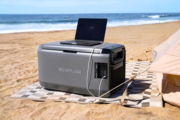 La EcoFlow Glacier Classic puede utilizarse para cargar dispositivos portátiles a través de su puerto USB-C. (Fuente de la imagen: EcoFlow)