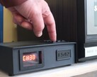 FieldStation42 en una caja de cable personalizada impresa en 3D (Fuente de la imagen: wrongdog reckons en YouTube)