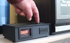 FieldStation42 en una caja de cable personalizada impresa en 3D (Fuente de la imagen: wrongdog reckons en YouTube)