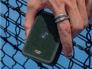 Acabado Alcantara del Motorola Razr Ultra. (Fuente de la imagen: Motorola)